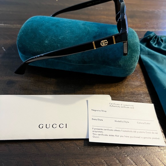 Authentic Gucci sunglasses - Picture 2 of 3